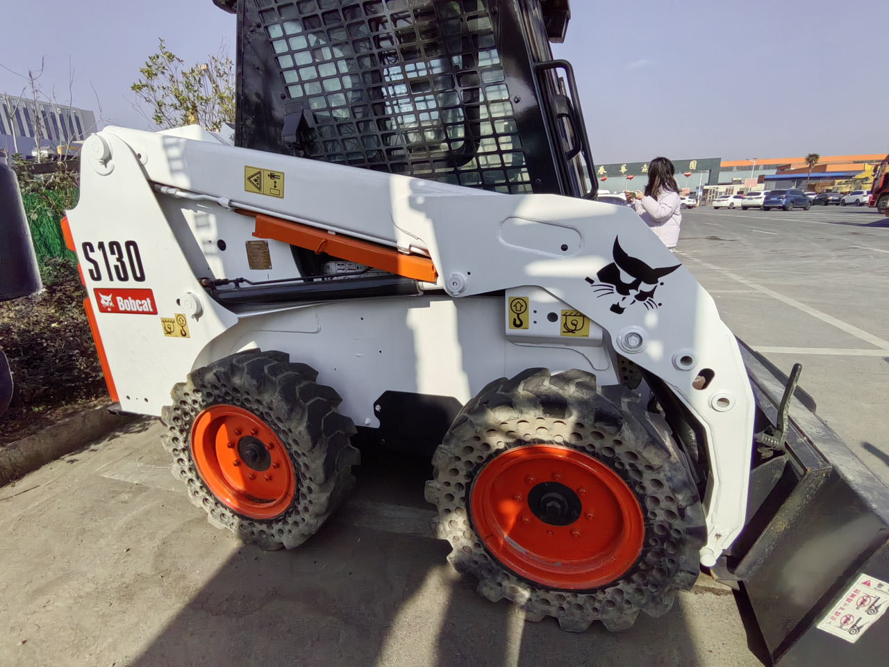 Skid steer loader BOBCAT S130: picture 6