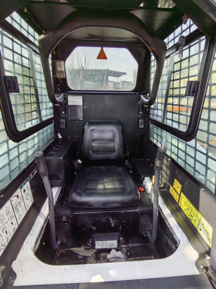 Skid steer loader BOBCAT S130: picture 8