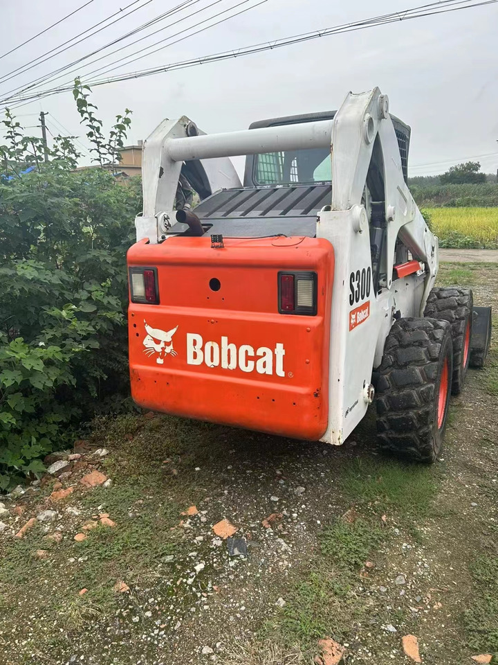 BOBCAT S300 - Skid steer loader: picture 4 BOBCAT S300 - Skid steer loader: picture 4