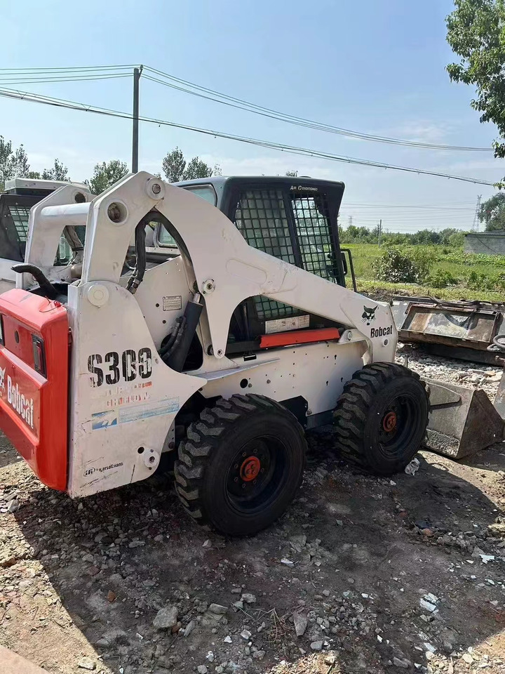 BOBCAT s300 - Skid steer loader: picture 2 BOBCAT s300 - Skid steer loader: picture 2
