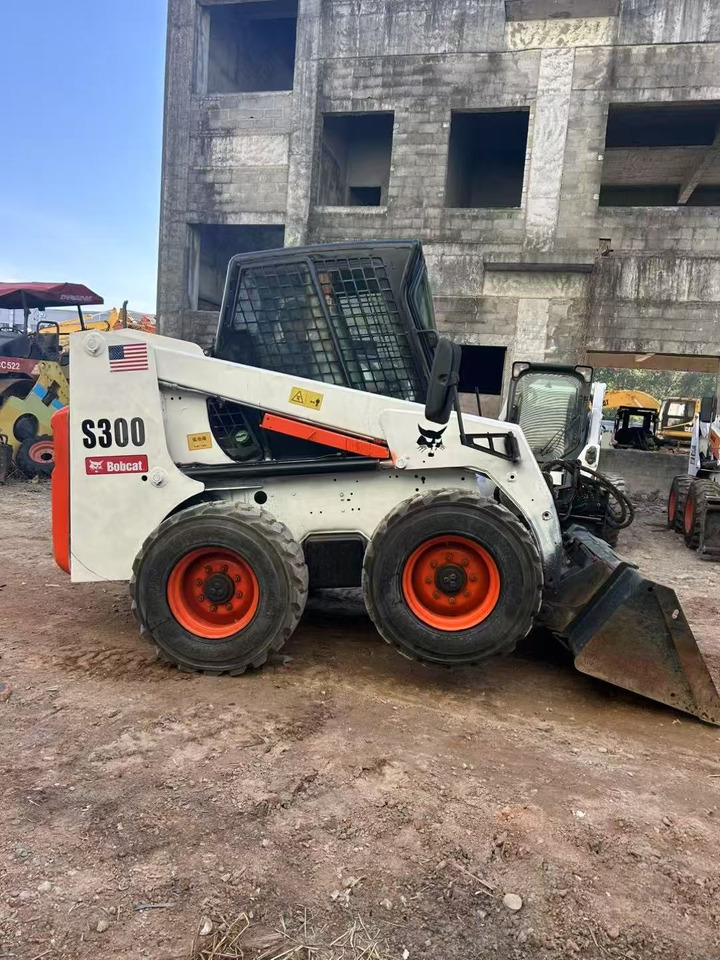BOBCAT s300 - Skid steer loader: picture 2 BOBCAT s300 - Skid steer loader: picture 2