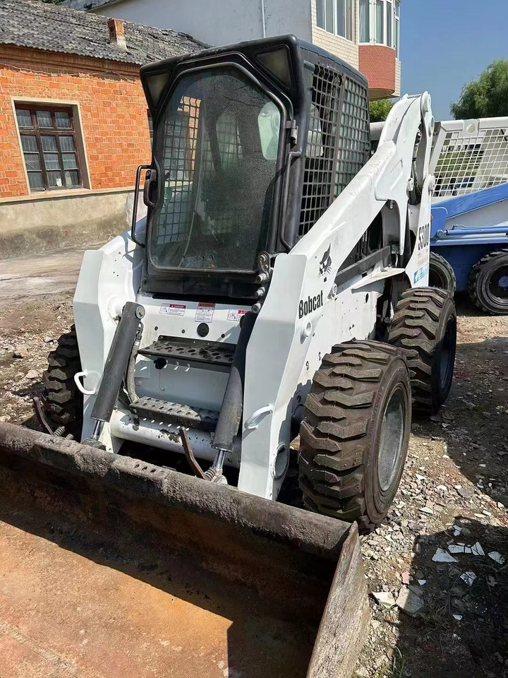 BOBCAT s300 - Skid steer loader: picture 1 BOBCAT s300 - Skid steer loader: picture 1