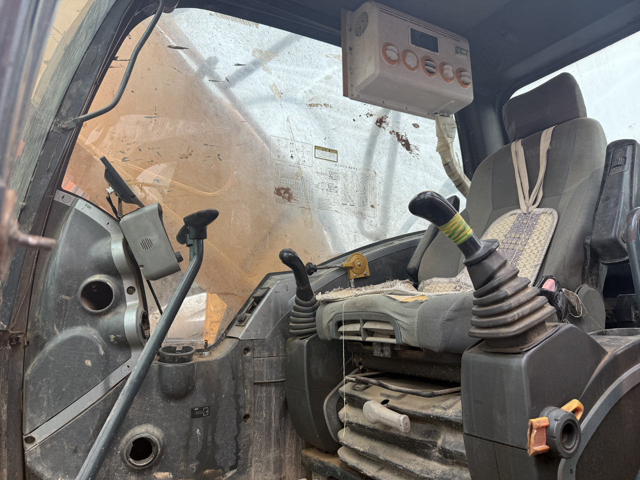 Crawler excavator Hyundai 305-9t [ Copy ]: picture 10