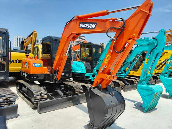 Used Digger Doosan Dh55 Construction Machinery Construction Digger Used Doosan Dh55 Cheap Excavator - Crawler excavator: picture 5 Used Digger Doosan Dh55 Construction Machinery Construction Digger Used Doosan Dh55 Cheap Excavator - Crawler excavator: picture 5