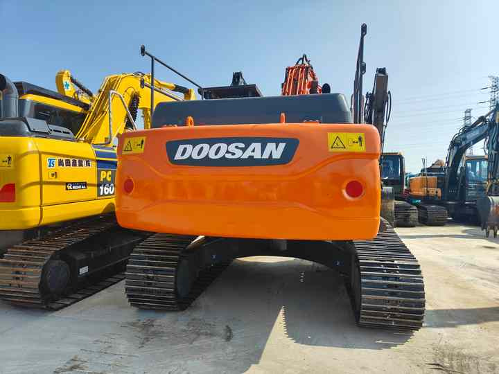 Used Doosan DX300LC-9C Excavator with Little Time Used in Excellent Condition Korea Brand Doosan 30 Tons Excavator for Sale - Excavator: picture 3 Used Doosan DX300LC-9C Excavator with Little Time Used in Excellent Condition Korea Brand Doosan 30 Tons Excavator for Sale - Excavator: picture 3