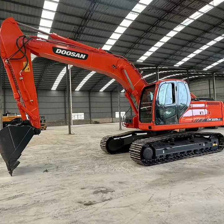 Used Excavator Doosan DX225LC Excavators Mini Equipment Earth Moving Machinery Doosan Digger Excavator for Sale - Crawler excavator: picture 5 Used Excavator Doosan DX225LC Excavators Mini Equipment Earth Moving Machinery Doosan Digger Excavator for Sale - Crawler excavator: picture 5