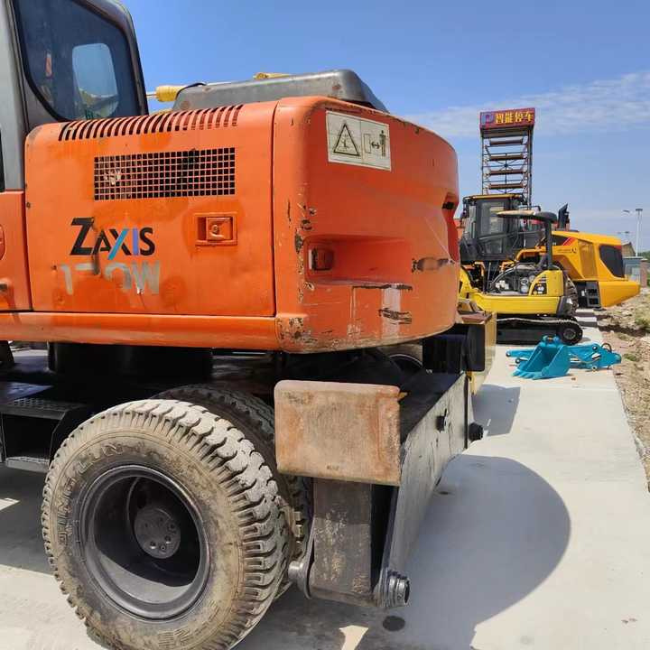 Used Japan Original Brand Hitachi Zx 130w Wheel Excavator Hitachi Zx120 130 200 Excavator for Sale - Excavator: picture 4 Used Japan Original Brand Hitachi Zx 130w Wheel Excavator Hitachi Zx120 130 200 Excavator for Sale - Excavator: picture 4