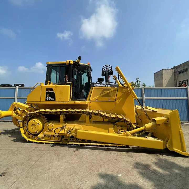 Used Komatsu Bulldozer D65 Strong Power Komatsu D65 Track Dozer for Sale - Bulldozer: picture 3 Used Komatsu Bulldozer D65 Strong Power Komatsu D65 Track Dozer for Sale - Bulldozer: picture 3