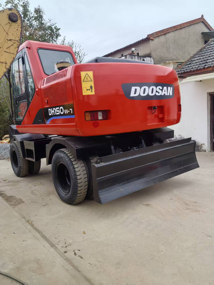Doosan Used DH150W-7 wheeled excavator for sale at a low price. - Wheel excavator: picture 2 Doosan Used DH150W-7 wheeled excavator for sale at a low price. - Wheel excavator: picture 2