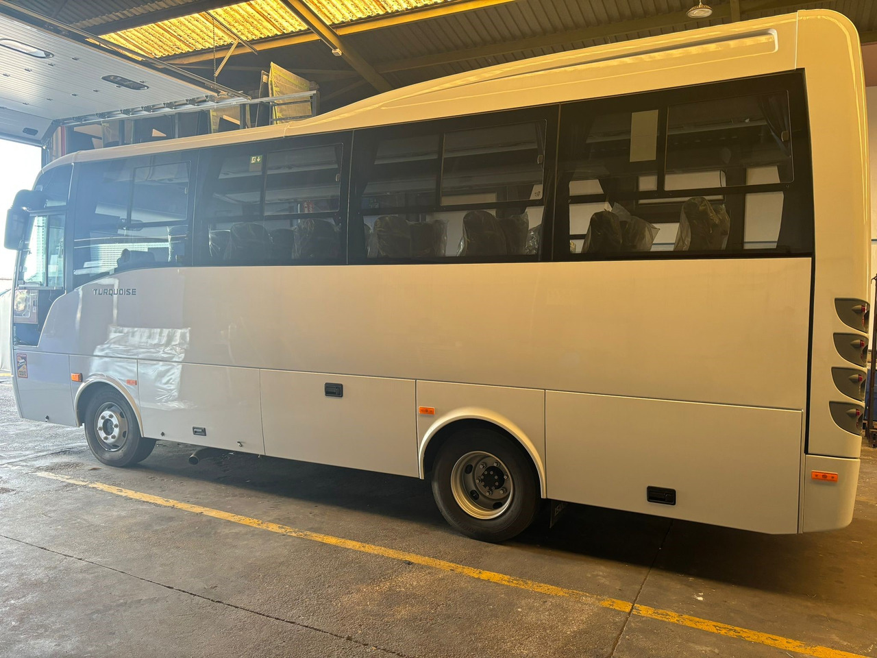ISUZU TURQUOISE - Coach: picture 5 ISUZU TURQUOISE - Coach: picture 5