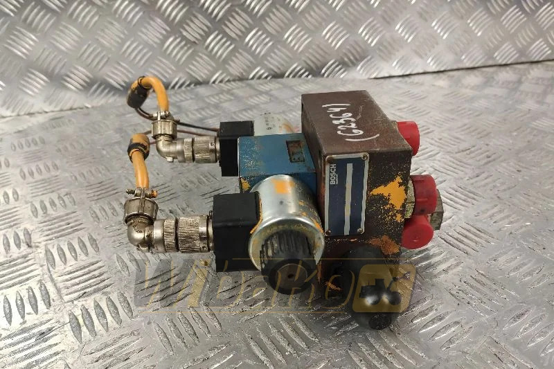 Bosch 0813100148 - Hydraulic valve for Construction machinery: picture 1 Bosch 0813100148 - Hydraulic valve for Construction machinery: picture 1