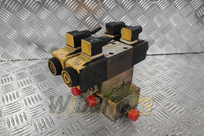 Caterpillar 134-5809 - Hydraulic valve for Construction machinery: picture 1 Caterpillar 134-5809 - Hydraulic valve for Construction machinery: picture 1