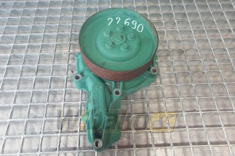 Volvo D13A440 20744939 - Water pump: picture 1 Volvo D13A440 20744939 - Water pump: picture 1