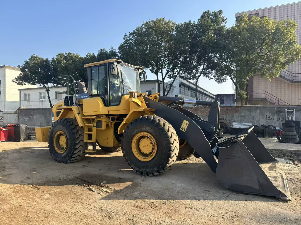 105L - Wheel loader: picture 5 105L - Wheel loader: picture 5
