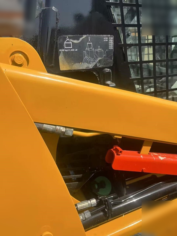 CATERPILLAR 226B3 - Skid steer loader: picture 2 CATERPILLAR 226B3 - Skid steer loader: picture 2