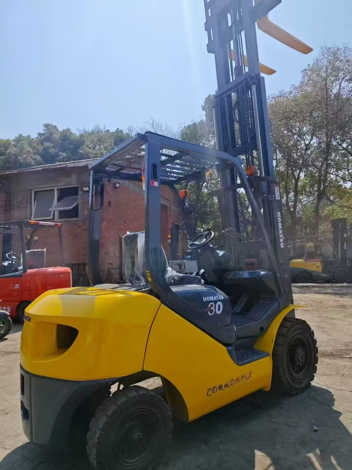 KOMATSU 3-ton - Vertical mast lift: picture 5 KOMATSU 3-ton - Vertical mast lift: picture 5