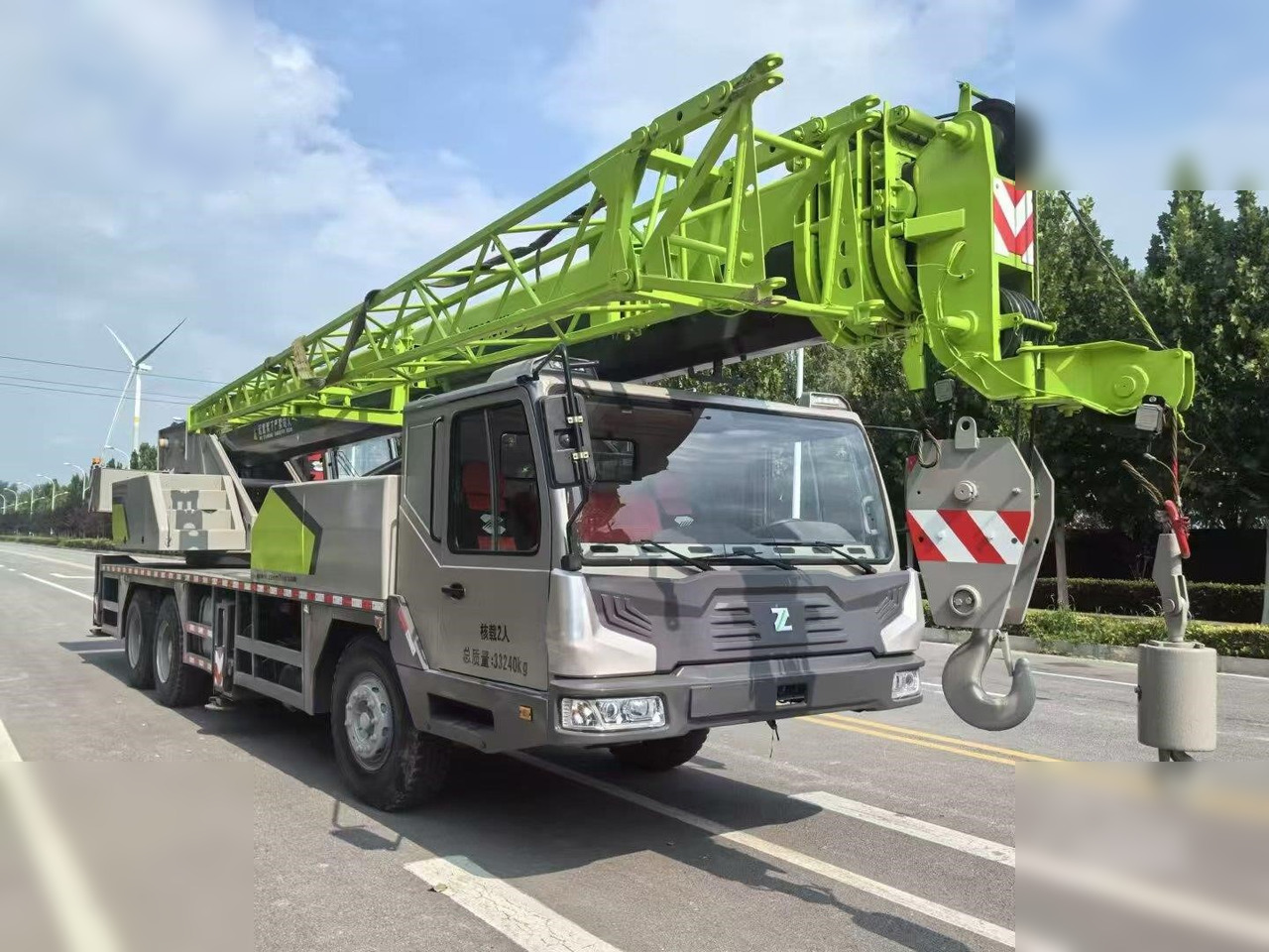 ZOOMLION L250-16 - All terrain crane: picture 1 ZOOMLION L250-16 - All terrain crane: picture 1