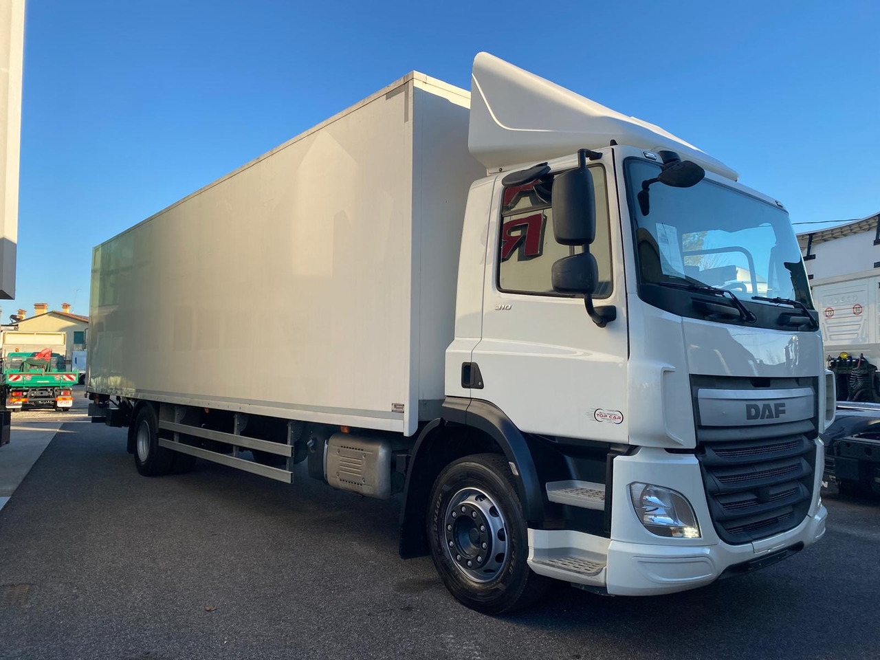 DAF 310 FA - Box truck: picture 2 DAF 310 FA - Box truck: picture 2