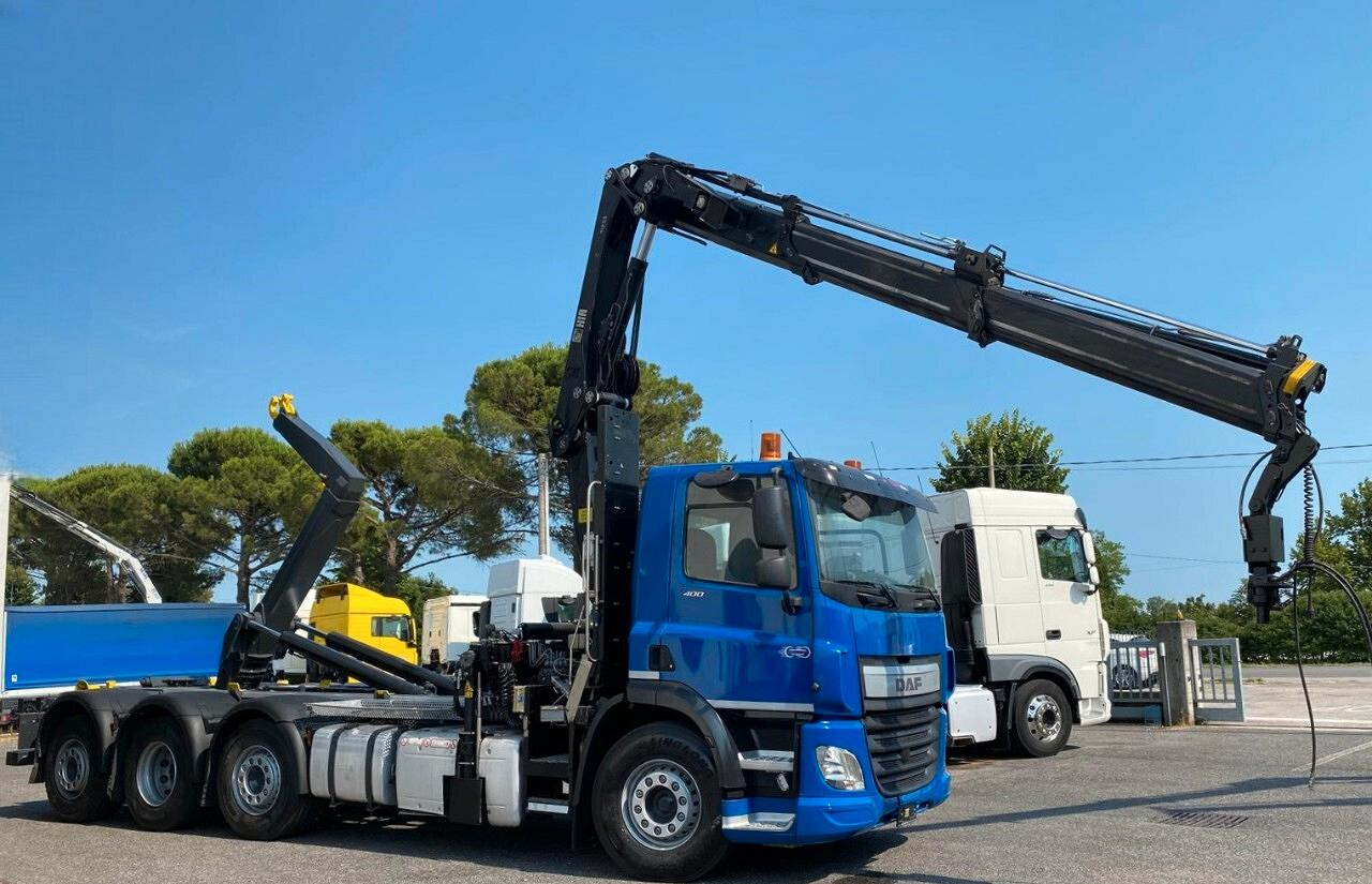 DAF CF400 SCARRABILE E GRU HIAB 4 ASSI - Hook lift truck, Crane truck: picture 2 DAF CF400 SCARRABILE E GRU HIAB 4 ASSI - Hook lift truck, Crane truck: picture 2
