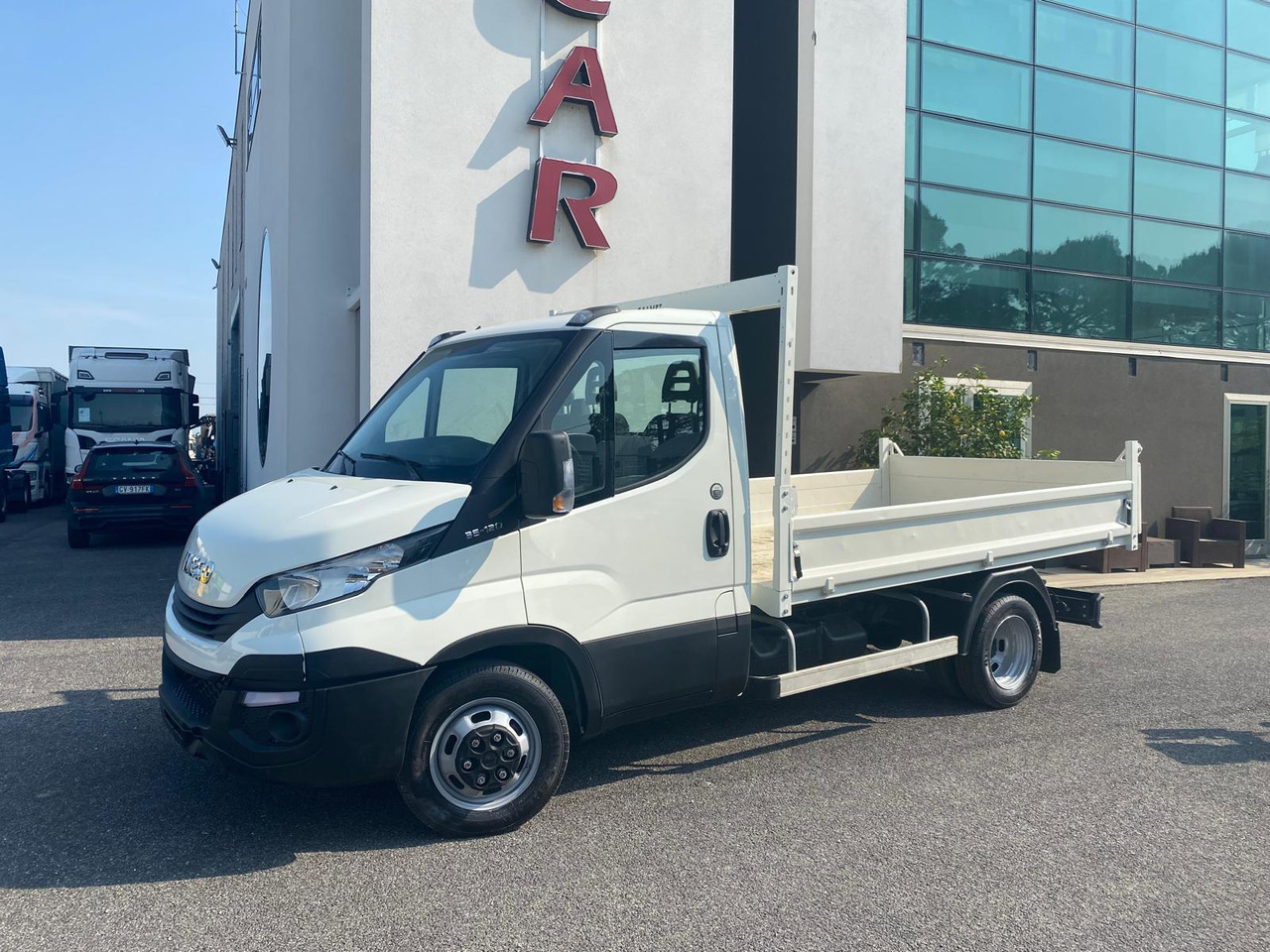IVECO DAILY 35C12 - Tipper van: picture 2 IVECO DAILY 35C12 - Tipper van: picture 2