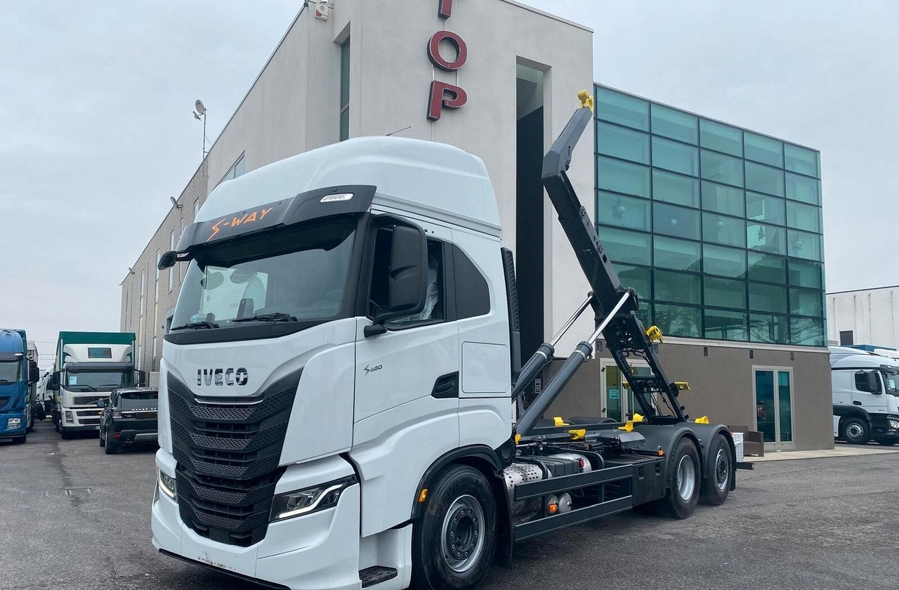 IVECO S-WAY 480 SCARRABILE FULL PNEUMATIC EURO 6 - Hook lift truck: picture 2 IVECO S-WAY 480 SCARRABILE FULL PNEUMATIC EURO 6 - Hook lift truck: picture 2