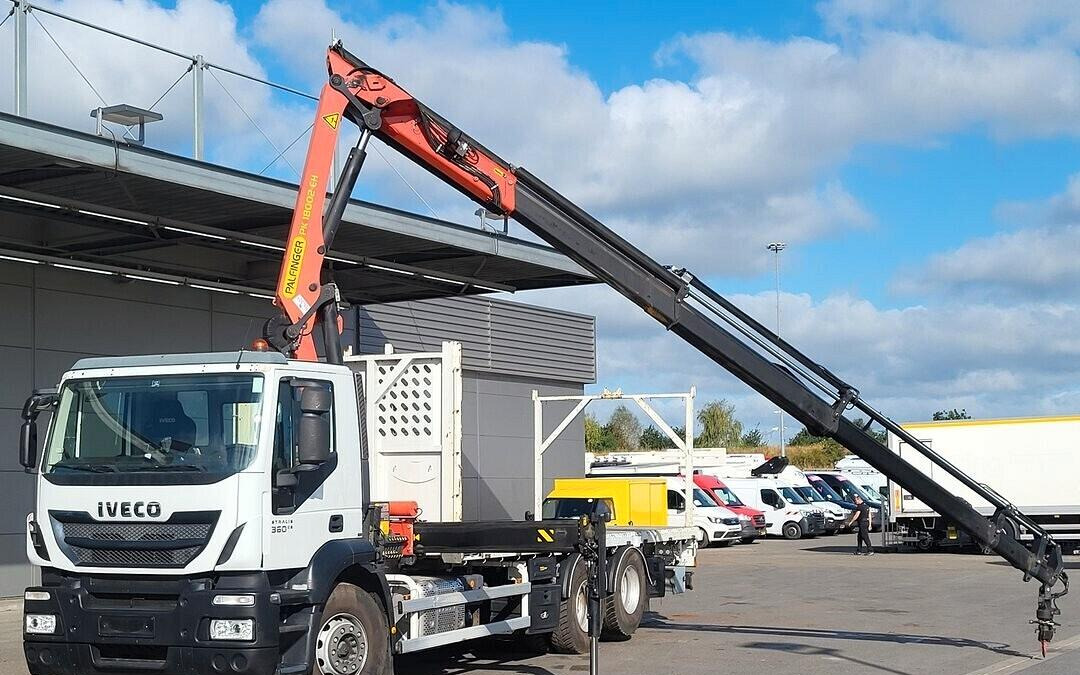 IVECO STRALIS 360 CASSONE FISSO E GRU PALFINGER - Dropside/ Flatbed truck, Crane truck: picture 3 IVECO STRALIS 360 CASSONE FISSO E GRU PALFINGER - Dropside/ Flatbed truck, Crane truck: picture 3