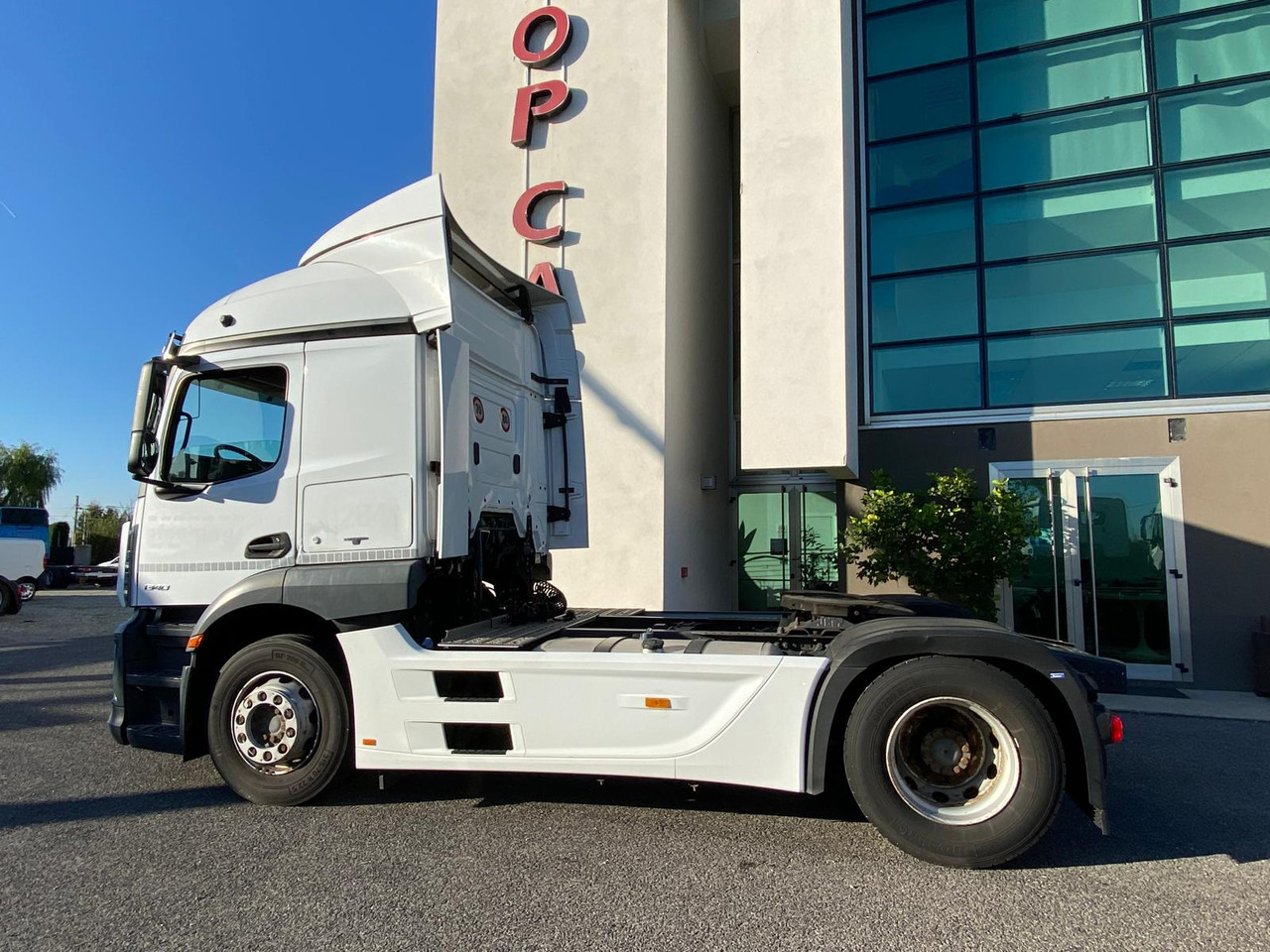 Tractor unit MERCEDES ACTROS 18.40: picture 7