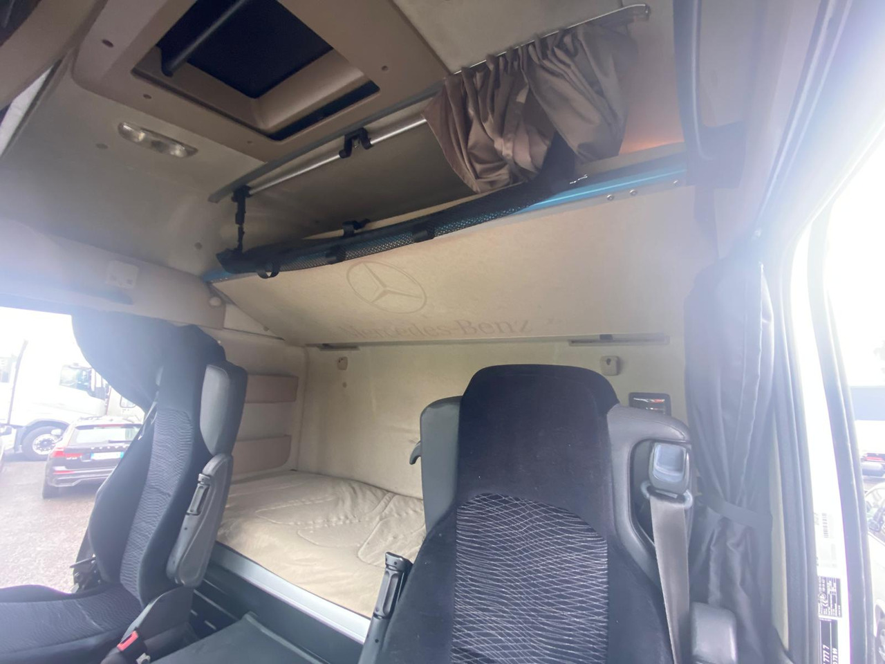 Tractor unit MERCEDES ACTROS 18.40: picture 9