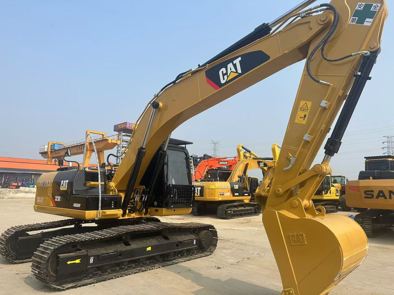 CATERPILLAR Used Digger CAT 323DL Construction Machinery Construction Digger Used CAT 323DL Cheap Excavator - Crawler excavator: picture 2 CATERPILLAR Used Digger CAT 323DL Construction Machinery Construction Digger Used CAT 323DL Cheap Excavator - Crawler excavator: picture 2