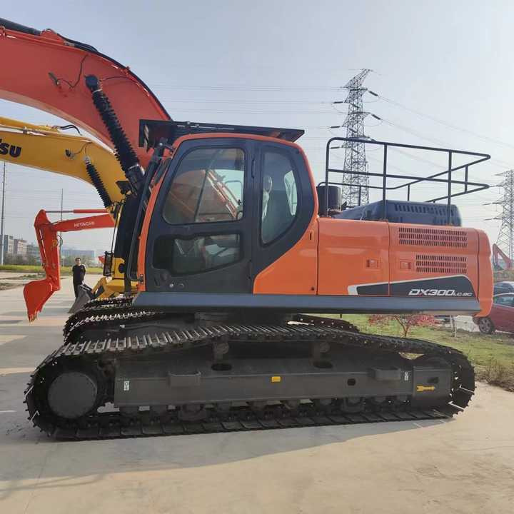 Korea Made Doosan Digger Dx300lc Doosan Used Machinery Excavator , Doosan Dx220 Dx300 Dx200 - Crawler excavator: picture 1 Korea Made Doosan Digger Dx300lc Doosan Used Machinery Excavator , Doosan Dx220 Dx300 Dx200 - Crawler excavator: picture 1