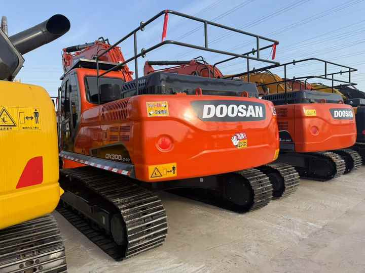 Original Used DOOSAN DX300LC-9C Excavator 30 Ton Large Excavator Digger With Cheap Price,certified by EPA and CE DOOSAN ENGINE. [ Copy ] leasing Original Used DOOSAN DX300LC-9C Excavator 30 Ton Large Excavator Digger With Cheap Price,certified by EPA and CE DOOSAN ENGINE. [ Copy ]: picture 6
