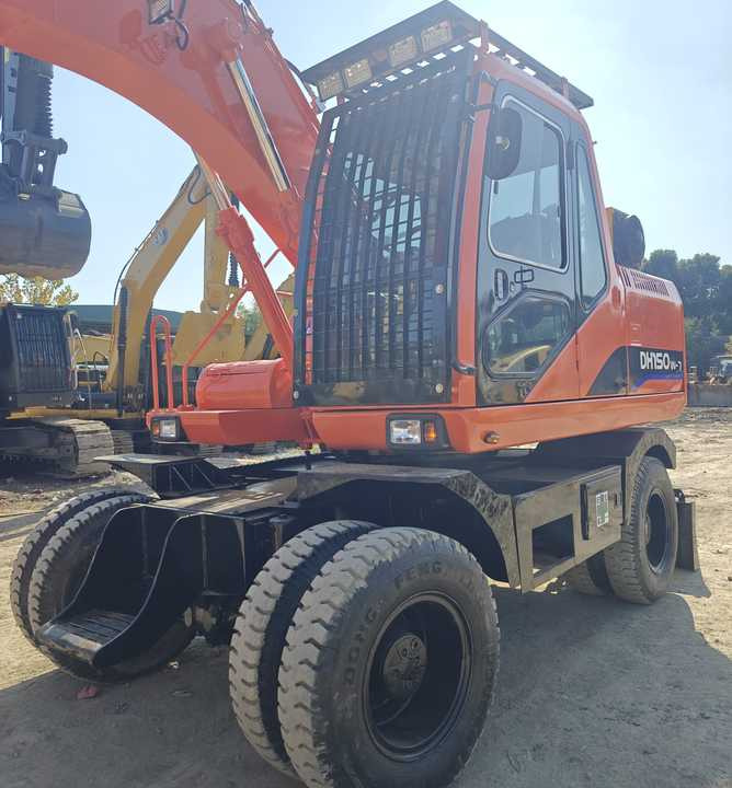 Wheel excavator Used Doosan DH150W-7 Model Wheel Excavator Second Hand Machine Popular Brand Korean Doosan Hydraulic Machinery: picture 6