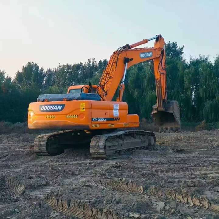 Used Doosan Dx300 2014 Model Excavator Second Hand Machine Popular Brand Korean Doosan Hydraulic Machinery - Crawler excavator: picture 1 Used Doosan Dx300 2014 Model Excavator Second Hand Machine Popular Brand Korean Doosan Hydraulic Machinery - Crawler excavator: picture 1