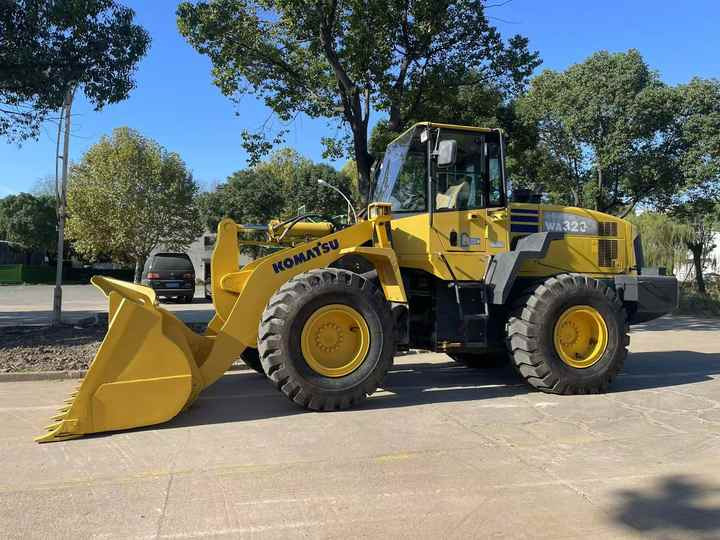 Used Komatsu WA320-5 Wheel Loader for Sale | Reliable Secondhand Construction Equipment with Export Support - Wheel loader: picture 4 Used Komatsu WA320-5 Wheel Loader for Sale | Reliable Secondhand Construction Equipment with Export Support - Wheel loader: picture 4