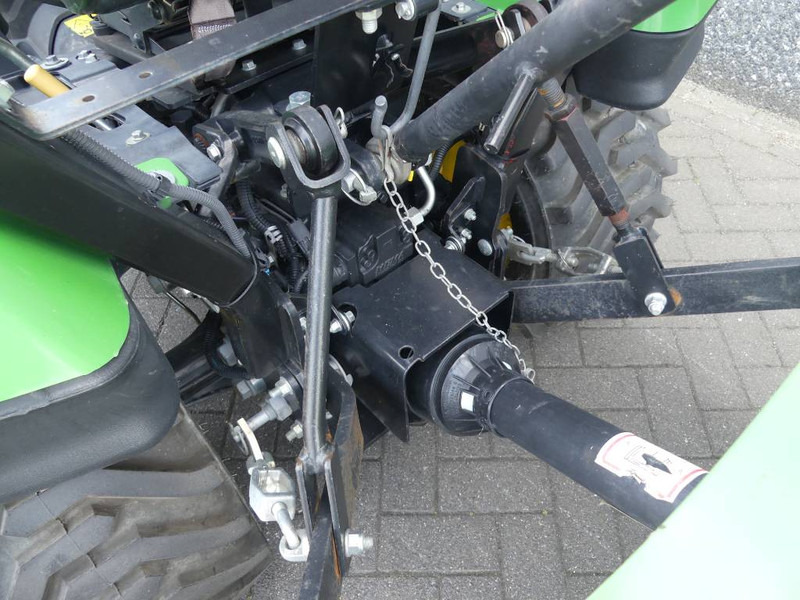 Farm tractor John Deere 1025 R: picture 11