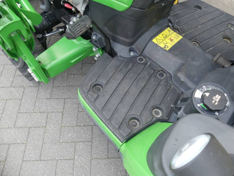 Farm tractor John Deere 1025 R: picture 19