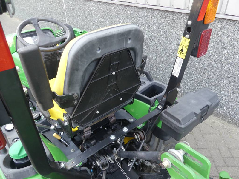 Farm tractor John Deere 1025 R: picture 13