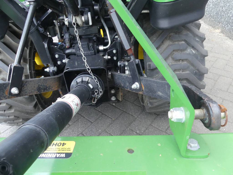 Farm tractor John Deere 1025 R: picture 9