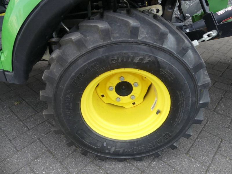 Farm tractor John Deere 1025 R: picture 17