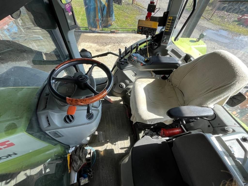 Claas Arion 630 - Farm tractor: picture 3 Claas Arion 630 - Farm tractor: picture 3