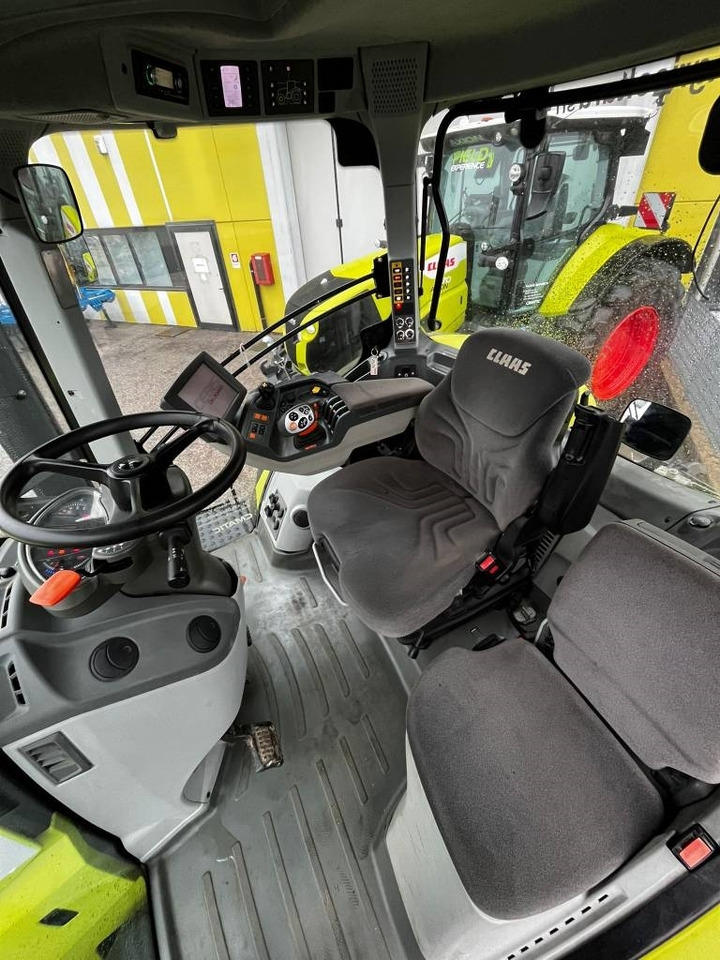 Farm tractor Claas Axion 870 Cmatic: picture 14