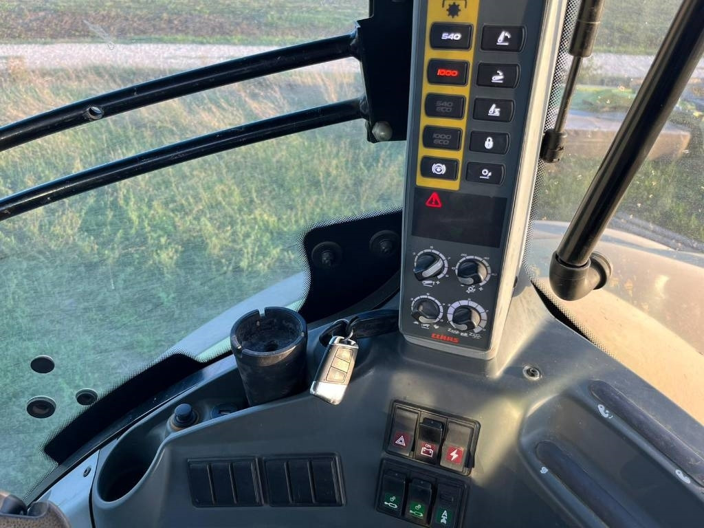 Farm tractor Claas Axion 870 Cmatic: picture 7
