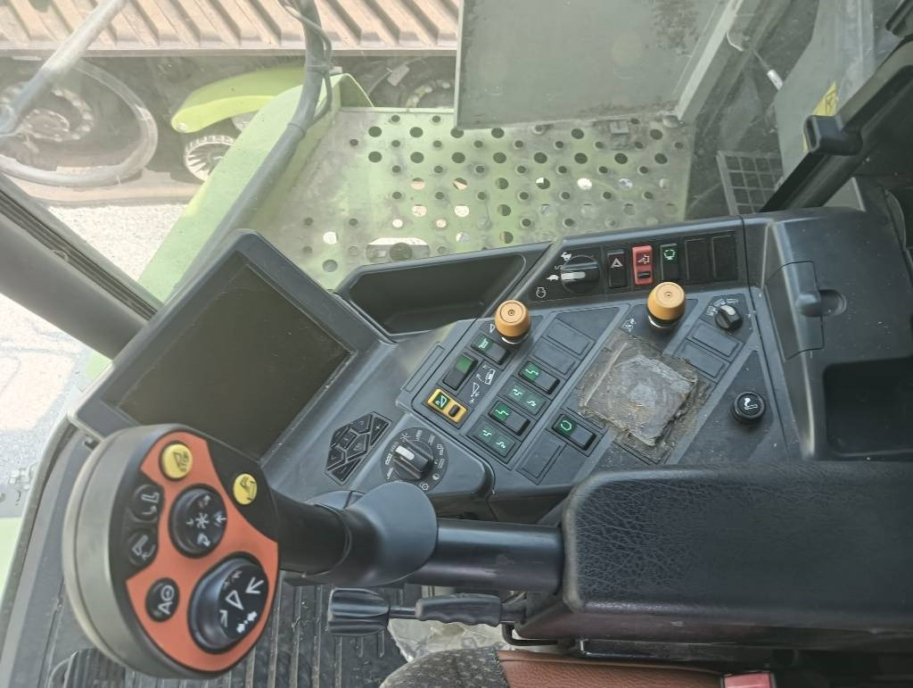 Claas Lexion 570 - Combine harvester: picture 3 Claas Lexion 570 - Combine harvester: picture 3