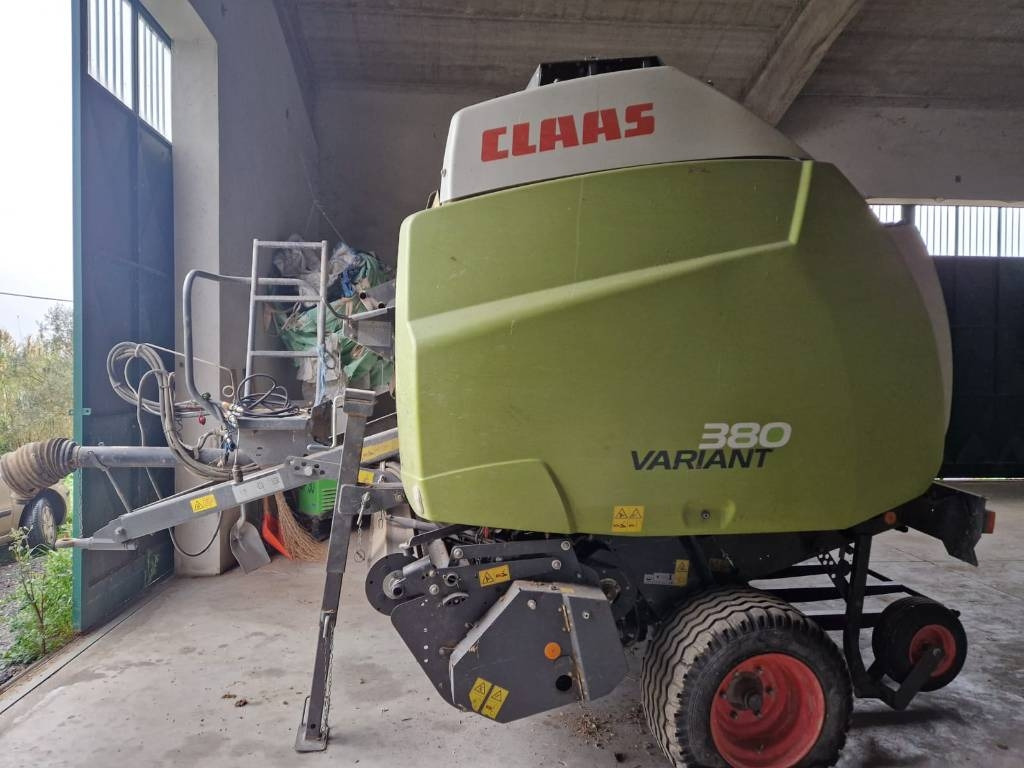 Claas VARIANT 380 PRO RF - Round baler: picture 1 Claas VARIANT 380 PRO RF - Round baler: picture 1