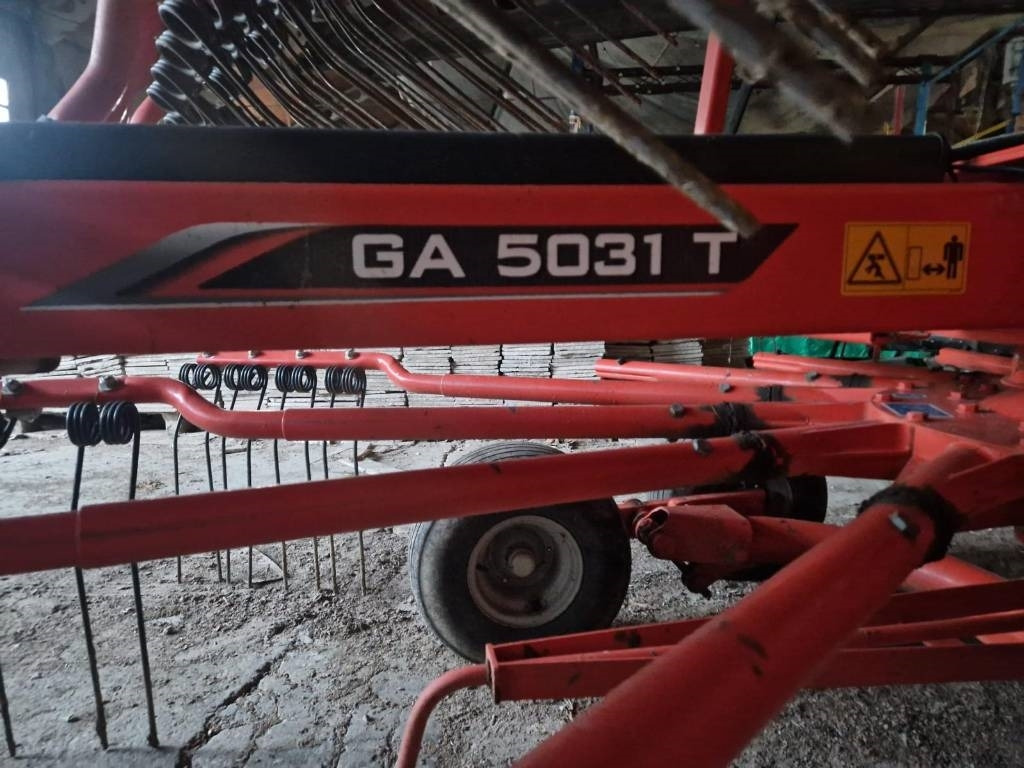 Kuhn 5031T - Tedder/ Rake: picture 5 Kuhn 5031T - Tedder/ Rake: picture 5