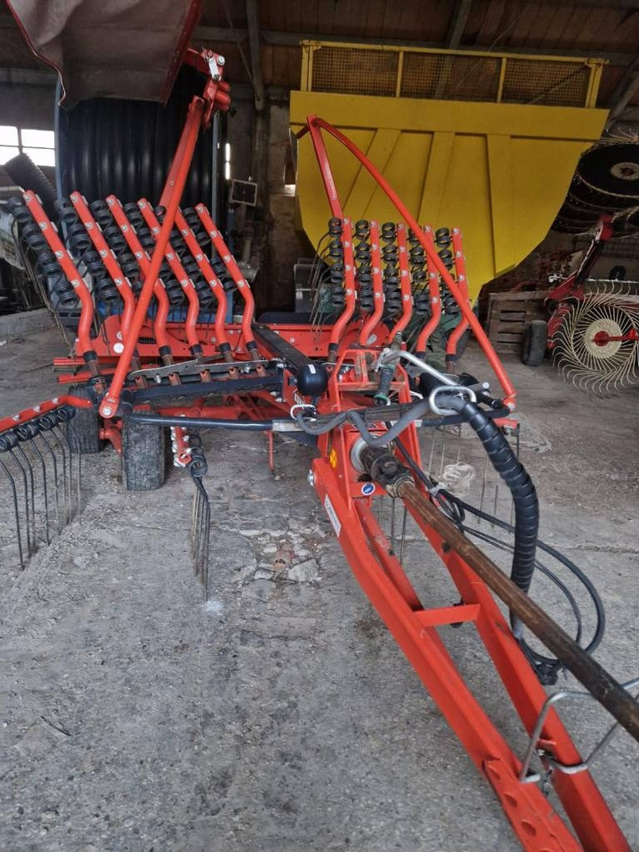 Kuhn 5031T - Tedder/ Rake: picture 1 Kuhn 5031T - Tedder/ Rake: picture 1