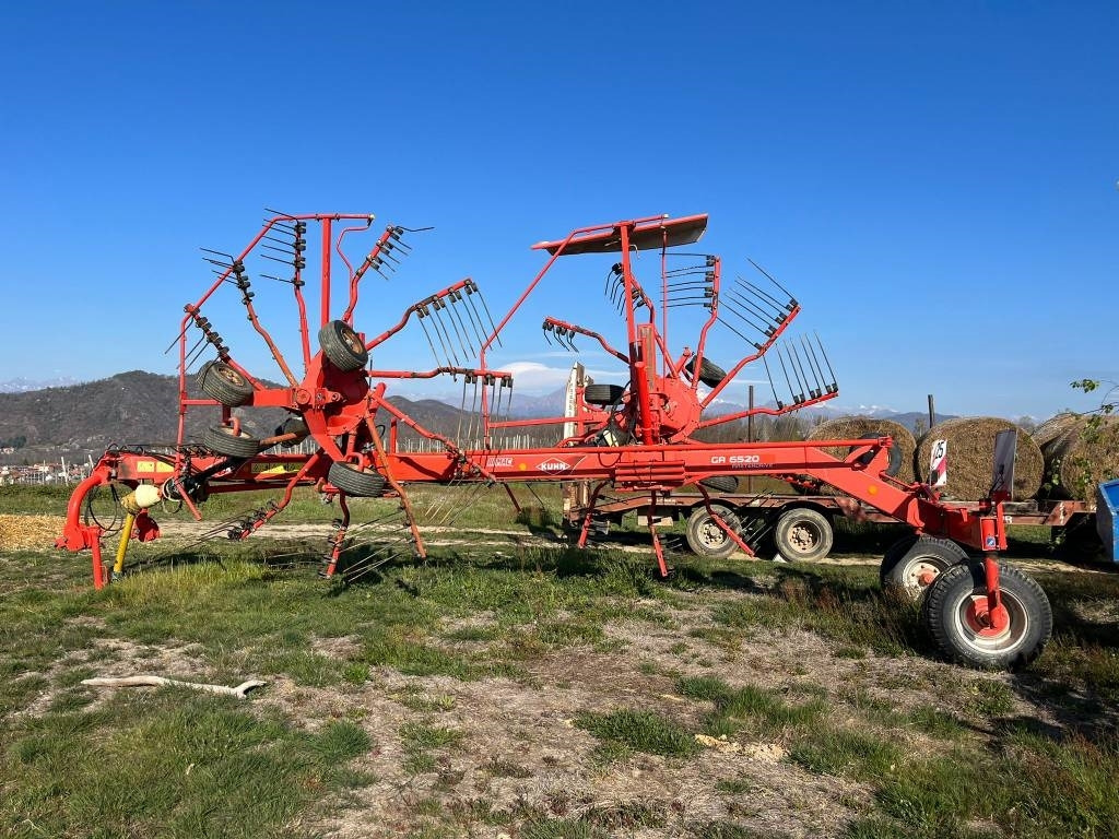 Kuhn 6520 - Bale wrapper: picture 1 Kuhn 6520 - Bale wrapper: picture 1