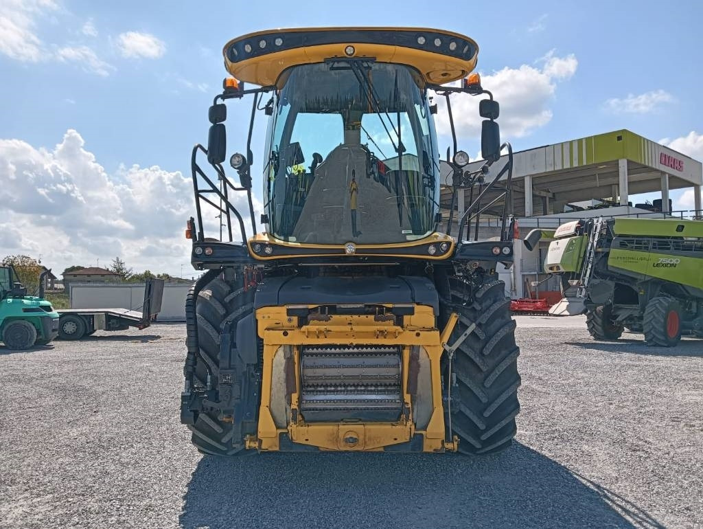 New Holland FR 650 - Forage harvester: picture 2 New Holland FR 650 - Forage harvester: picture 2