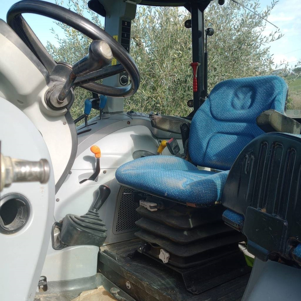 New Holland T 4.55 - Farm tractor: picture 3 New Holland T 4.55 - Farm tractor: picture 3