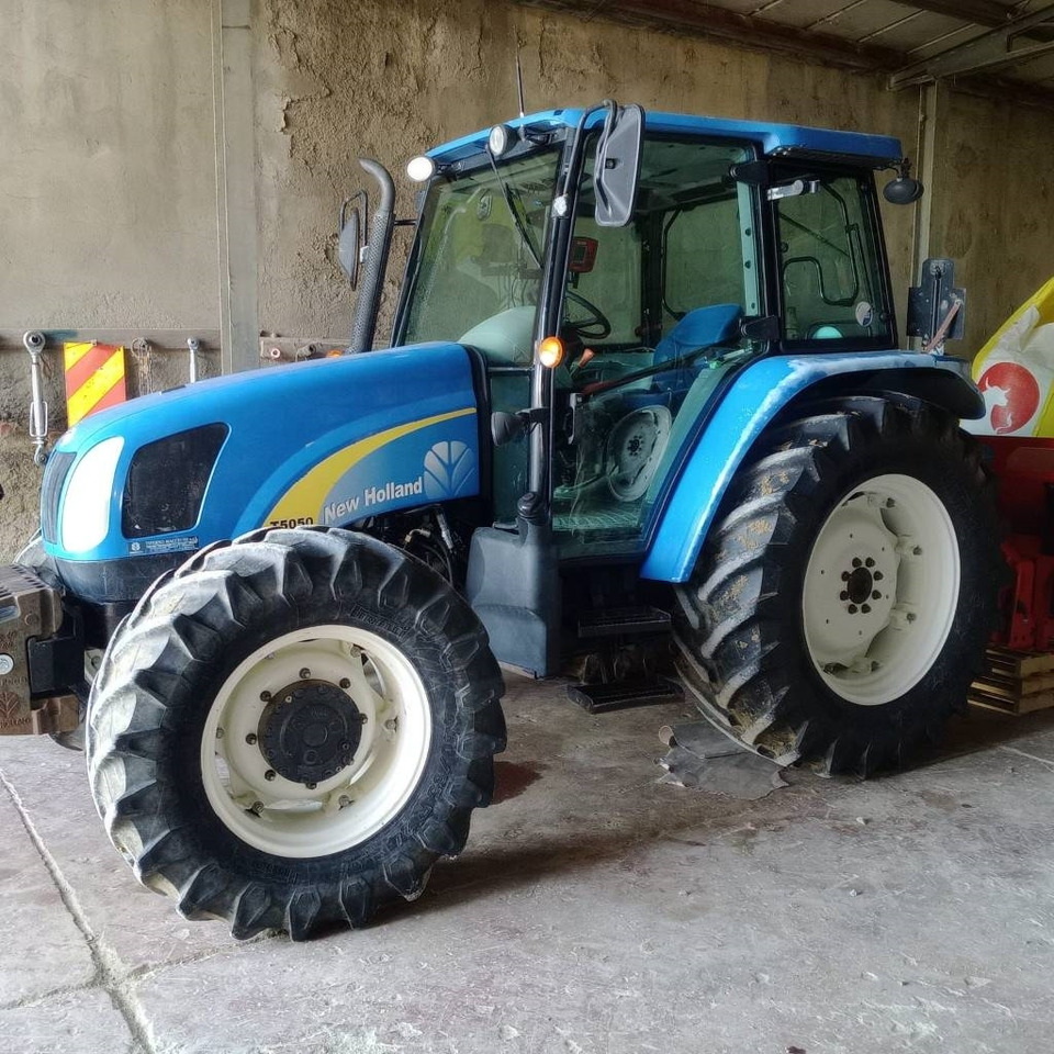 New Holland T 5050 - Farm tractor: picture 1 New Holland T 5050 - Farm tractor: picture 1